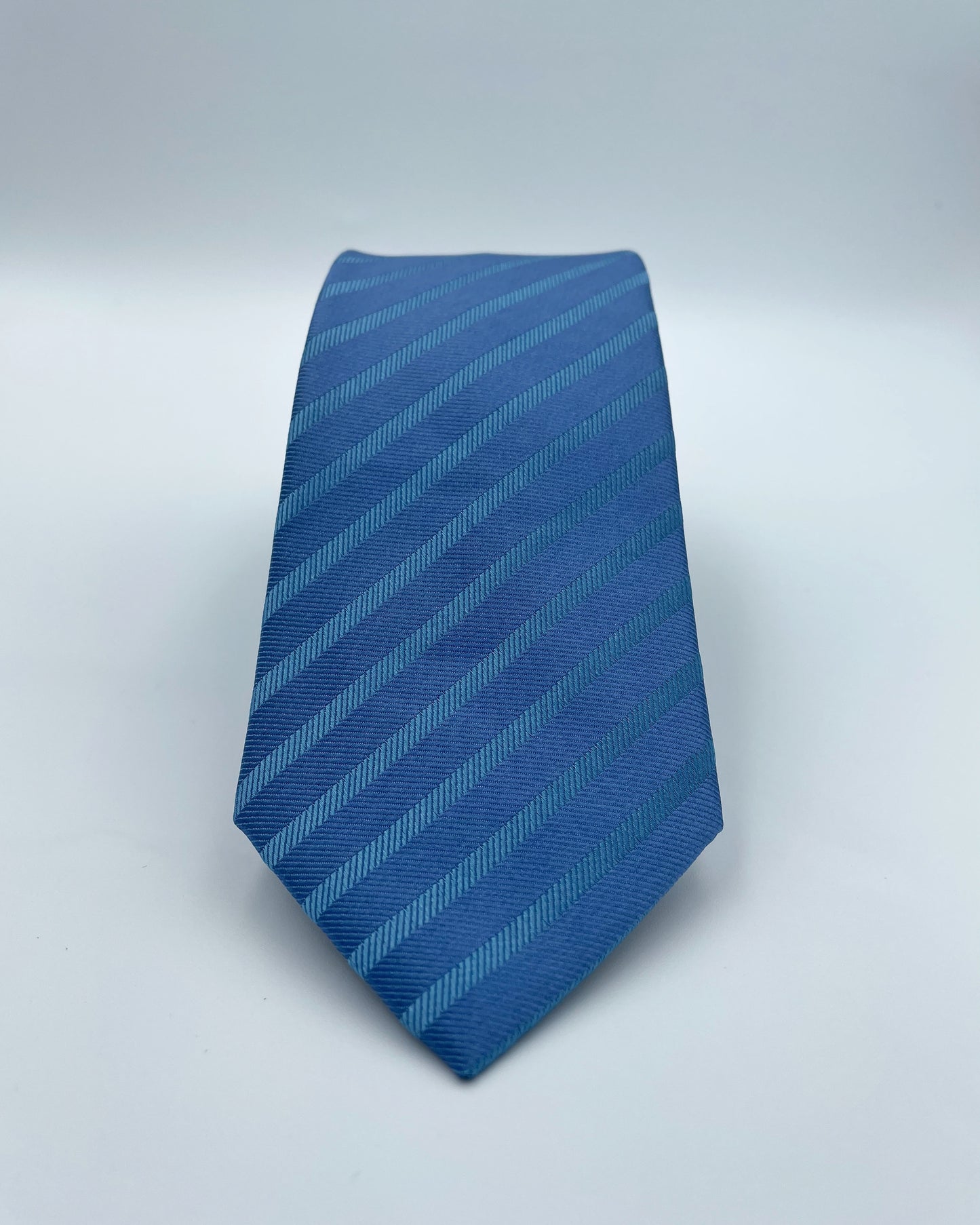 Men's Sleek Tie - Modern Professional Neckwear